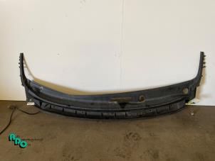 Gebruikte Paravent Nissan Note (E12) 1.2 68 Prijs € 20,00 Margeregeling aangeboden door Autodemontagebedrijf Otte