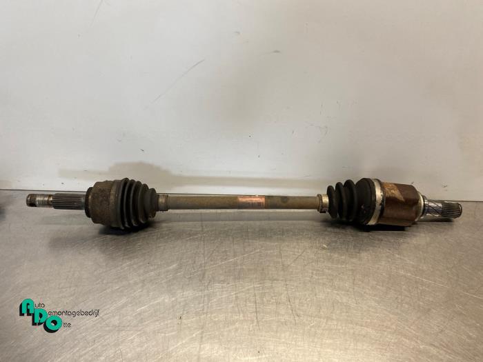 Gebruikte Steekas links-voor Nissan Note (E12) 1.2 68 Prijs € 50,00 Margeregeling aangeboden door Autodemontagebedrijf Otte