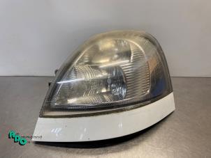 Gebruikte Linker Koplamp Opel Movano (4A1; 4A2; 4B2; 4B3; 4C2; 4C3) 2.5 CDTI Prijs € 25,00 Margeregeling aangeboden door Autodemontagebedrijf Otte