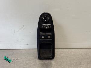 Gebruikte Ruit schakelaar elektrisch Fiat Scudo (270) 1.6 D Multijet Prijs € 40,00 Margeregeling aangeboden door Autodemontagebedrijf Otte