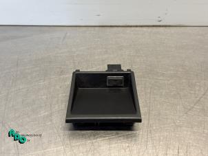 Gebruikte AUX/USB aansluiting Volvo V40 (MV) 1.6 D2 Prijs € 25,00 Margeregeling aangeboden door Autodemontagebedrijf Otte