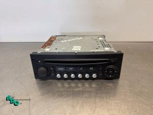 Gebruikte Radio CD Speler Peugeot 207/207+ (WA/WC/WM) 1.4 16V Prijs € 30,00 Margeregeling aangeboden door Autodemontagebedrijf Otte