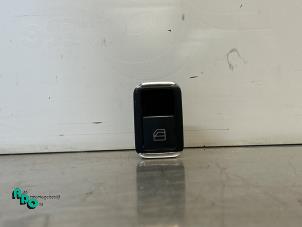 Gebruikte Raam schakelaar elektrisch Mercedes C (W204) 1.8 C-200K 16V Prijs € 10,00 Margeregeling aangeboden door Autodemontagebedrijf Otte