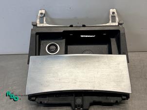 Gebruikte Asbak voor Mercedes C (W204) 1.8 C-200K 16V Prijs € 10,00 Margeregeling aangeboden door Autodemontagebedrijf Otte