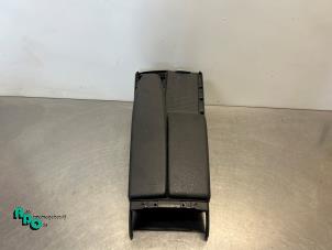 Gebruikte Middenconsoles Mercedes C (W204) 1.8 C-200K 16V Prijs € 30,00 Margeregeling aangeboden door Autodemontagebedrijf Otte