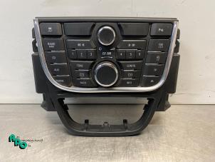 Gebruikte Radiobedienings paneel Opel Meriva 1.7 CDTI 16V Prijs € 25,00 Margeregeling aangeboden door Autodemontagebedrijf Otte