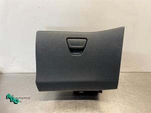 Gebruikte Handschoenenkastje Ford Fiesta 6 (JA8) 1.25 16V Prijs € 10,00 Margeregeling aangeboden door Autodemontagebedrijf Otte