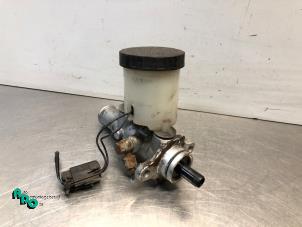 Gebruikte Hoofdremcilinder Mazda MX-5 (NB18/35/8C) 1.6i 16V Prijs € 25,00 Margeregeling aangeboden door Autodemontagebedrijf Otte
