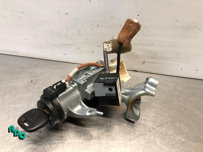 Kontaktslot + computer van een Toyota Starlet (EP9) 1.3,XLi,GLi 16V 1998