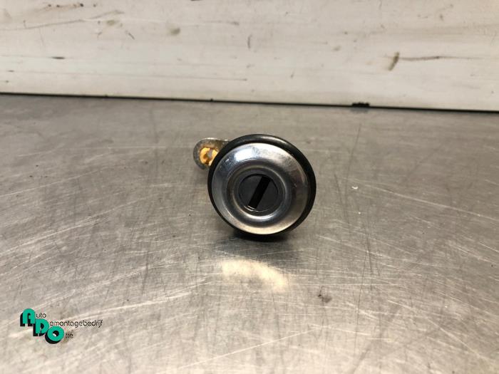 Kontaktslot + computer van een Toyota Starlet (EP9) 1.3,XLi,GLi 16V 1998