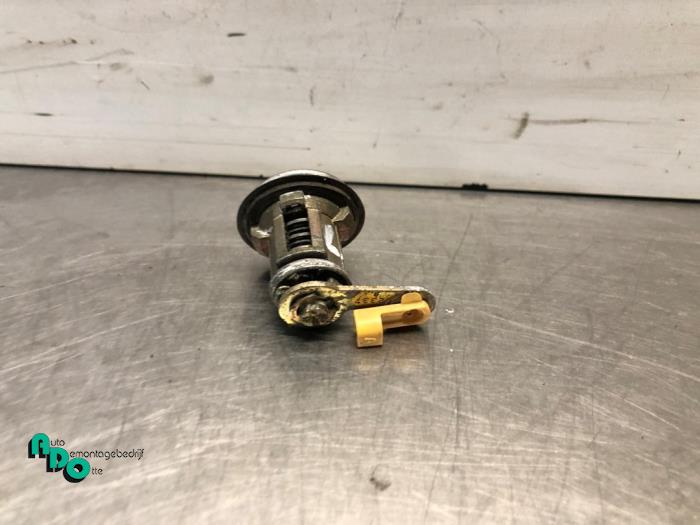 Kontaktslot + computer van een Toyota Starlet (EP9) 1.3,XLi,GLi 16V 1998