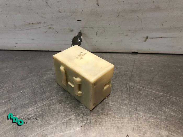 Kontaktslot + computer van een Toyota Starlet (EP9) 1.3,XLi,GLi 16V 1998