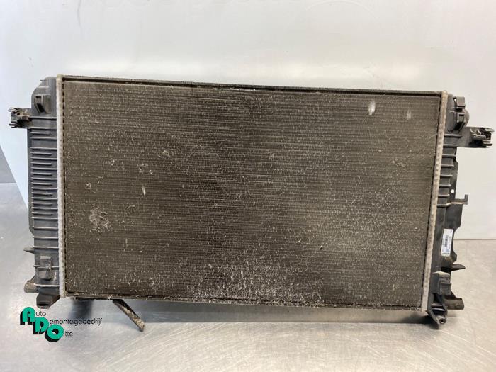Gebruikte Radiateur Volkswagen Crafter 2.5 TDI 30/35/50 Prijs € 40,00 Margeregeling aangeboden door Autodemontagebedrijf Otte