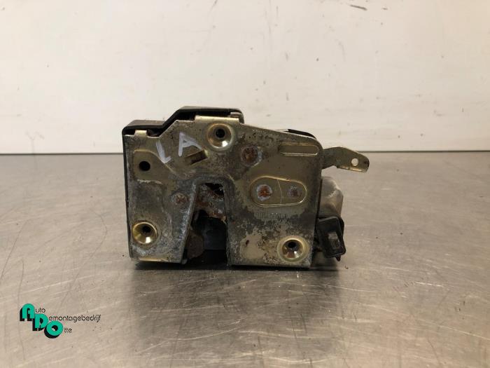 Deurslot Mechaniek 4Deurs links-achter van een BMW 3 serie (E30/2) (E30/4) 316i 1988