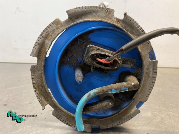 Brandstofpomp Elektrisch van een Volkswagen Golf VI (5K1) 1.2 TSI BlueMotion 2010