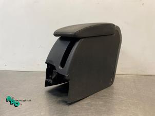 Gebruikte Armsteun Volkswagen Golf VI (5K1) 1.2 TSI BlueMotion Prijs € 20,00 Margeregeling aangeboden door Autodemontagebedrijf Otte