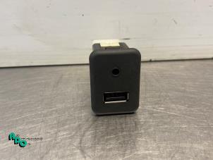 Gebruikte AUX/USB aansluiting Chevrolet Aveo (300) 1.2 16V Prijs € 10,00 Margeregeling aangeboden door Autodemontagebedrijf Otte