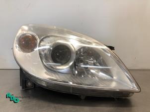 Gebruikte Koplamp rechts Mercedes B (W245) 2.0 B-200 16V Prijs € 100,00 Margeregeling aangeboden door Autodemontagebedrijf Otte
