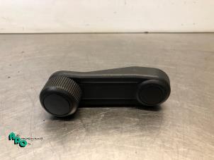 Gebruikte Raamslinger Mercedes B (W245) 2.0 B-200 16V Prijs € 10,00 Margeregeling aangeboden door Autodemontagebedrijf Otte