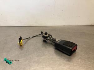 Gebruikte Veiligheidsgordel Insteek links-achter Mercedes B (W245) 2.0 B-200 16V Prijs € 15,00 Margeregeling aangeboden door Autodemontagebedrijf Otte