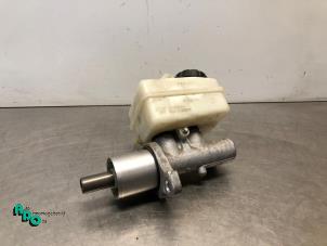 Gebruikte Hoofdremcilinder Mercedes B (W245) 2.0 B-200 16V Prijs € 10,00 Margeregeling aangeboden door Autodemontagebedrijf Otte