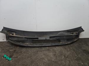 Gebruikte Paravent Mercedes B (W245) 2.0 B-200 16V Prijs € 20,00 Margeregeling aangeboden door Autodemontagebedrijf Otte