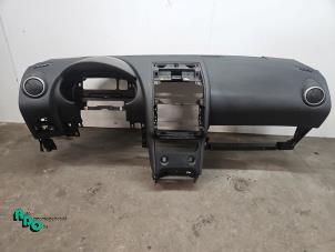 Gebruikte Dashboard Nissan Qashqai (J10) 2.0 16V 4x4 Prijs € 150,00 Margeregeling aangeboden door Autodemontagebedrijf Otte