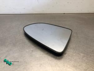 Gebruikte Spiegelglas rechts Nissan Qashqai (J10) 2.0 16V 4x4 Prijs € 20,00 Margeregeling aangeboden door Autodemontagebedrijf Otte