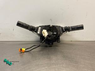 Gebruikte Combischakelaar Stuurkolom Nissan Qashqai (J10) 2.0 16V 4x4 Prijs € 95,00 Margeregeling aangeboden door Autodemontagebedrijf Otte