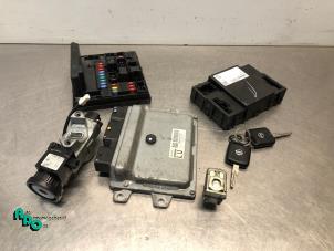 Gebruikte Contactslot + computer Nissan Qashqai (J10) 2.0 16V 4x4 Prijs € 175,00 Margeregeling aangeboden door Autodemontagebedrijf Otte