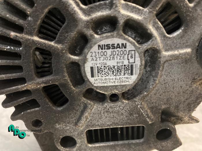 Dynamo van een Nissan Qashqai (J10) 2.0 16V 4x4 2009