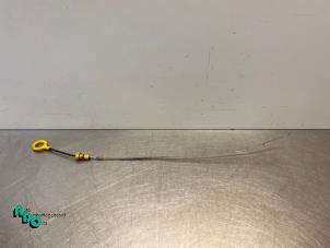Gebruikte Peilstok Olie Nissan Qashqai (J10) 2.0 16V 4x4 Prijs € 20,00 Margeregeling aangeboden door Autodemontagebedrijf Otte