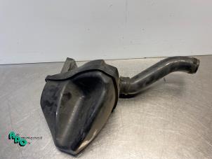 Gebruikte Resonantiehuis Nissan Qashqai (J10) 2.0 16V 4x4 Prijs € 30,00 Margeregeling aangeboden door Autodemontagebedrijf Otte