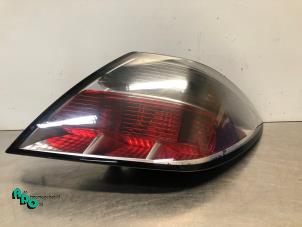 Gebruikte Achterlicht rechts Opel Astra H GTC (L08) 1.6 16V Twinport Prijs € 15,00 Margeregeling aangeboden door Autodemontagebedrijf Otte