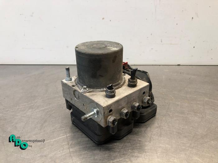 Gebruikte ABS Pomp Volkswagen Polo V (6R) 1.4 TDI 12V 90 Prijs € 20,00 Margeregeling aangeboden door Autodemontagebedrijf Otte