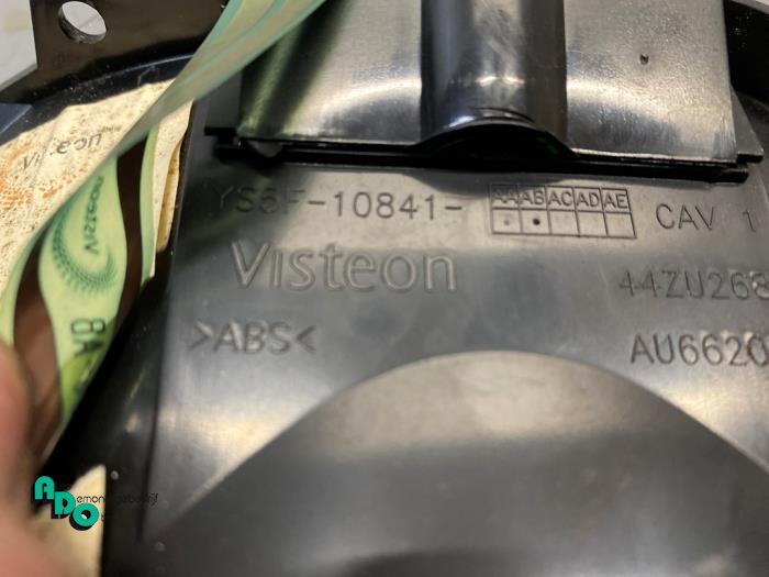 Instrumentenpaneel van een Ford StreetKa 1.6i 2004