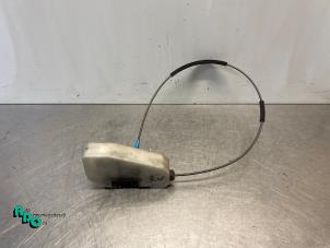 Gebruikte Slotmechaniek Portier 2Deurs rechts Ford StreetKa 1.6i Prijs € 50,00 Margeregeling aangeboden door Autodemontagebedrijf Otte