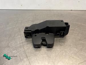 Gebruikte Achterklep Slotmechaniek Peugeot 307 CC (3B) 2.0 16V Prijs € 10,00 Margeregeling aangeboden door Autodemontagebedrijf Otte