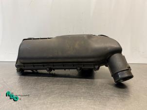 Gebruikte Luchtfilterhuis Peugeot 207 CC (WB) 1.6 16V THP Prijs € 20,00 Margeregeling aangeboden door Autodemontagebedrijf Otte