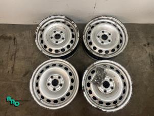 Gebruikte Velgen set Volkswagen Caddy III (2KA,2KH,2CA,2CH) 2.0 SDI Prijs € 65,00 Margeregeling aangeboden door Autodemontagebedrijf Otte