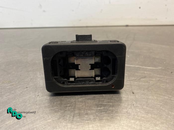 Gebruikte Regensensor BMW 3 serie (E46/2) 318 Ci Prijs € 10,00 Margeregeling aangeboden door Autodemontagebedrijf Otte