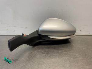 Gebruikte Spiegel Buiten links Peugeot 208 I (CA/CC/CK/CL) 1.4 16V Prijs € 120,00 Margeregeling aangeboden door Autodemontagebedrijf Otte