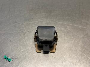 Gebruikte Regensensor Peugeot 208 I (CA/CC/CK/CL) 1.4 16V Prijs € 10,00 Margeregeling aangeboden door Autodemontagebedrijf Otte