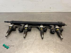 Gebruikte Injector brug Peugeot 208 I (CA/CC/CK/CL) 1.4 16V Prijs € 30,00 Margeregeling aangeboden door Autodemontagebedrijf Otte
