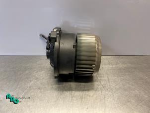 Gebruikte Chaufage Ventilatiemotor Mitsubishi Colt (Z2/Z3) 1.3 16V Prijs € 10,00 Margeregeling aangeboden door Autodemontagebedrijf Otte