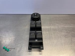 Gebruikte Elektrisch Raam Schakelaar Ford Focus 3 Wagon 1.0 Ti-VCT EcoBoost 12V 125 Prijs € 10,00 Margeregeling aangeboden door Autodemontagebedrijf Otte