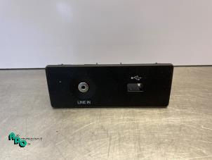 Gebruikte AUX/USB aansluiting Ford Focus 3 Wagon 1.0 Ti-VCT EcoBoost 12V 125 Prijs € 10,00 Margeregeling aangeboden door Autodemontagebedrijf Otte