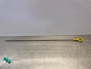 Gebruikte Olie Peilstok Ford Focus 3 Wagon 1.0 Ti-VCT EcoBoost 12V 125 Prijs € 10,00 Margeregeling aangeboden door Autodemontagebedrijf Otte