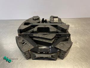 Gebruikte Krikset Ford Focus 3 Wagon 1.0 Ti-VCT EcoBoost 12V 125 Prijs € 30,00 Margeregeling aangeboden door Autodemontagebedrijf Otte