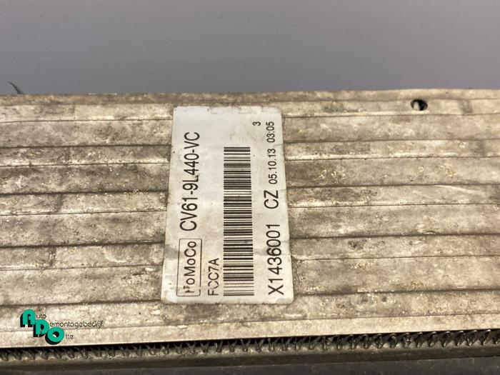 Intercooler van een Ford Focus 3 Wagon 1.0 Ti-VCT EcoBoost 12V 125 2013